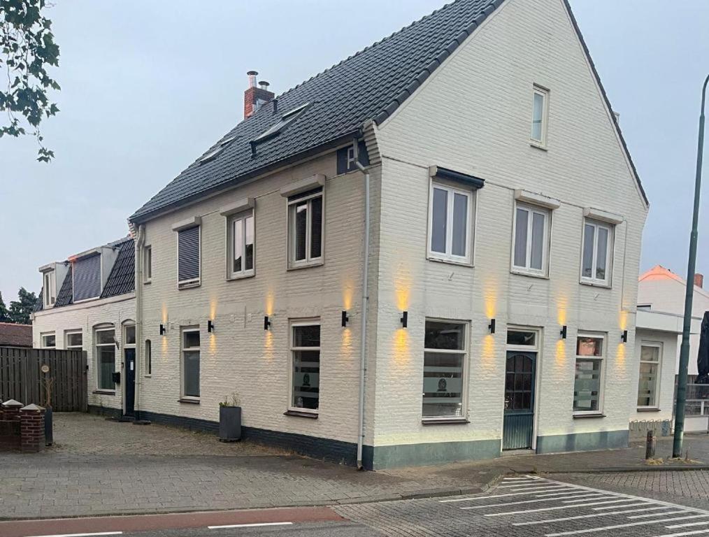 Hotel De Slapende Hollander Kaatsheuvel Exteriör bild
